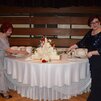 A20. Naši hostia Madame Christine Leguy a pani primátorka pri krájaní veľkej narodeninovej torty