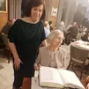 A26. Prosím podpis do kroniky, chere Madame