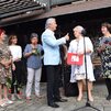 A5. Vľavo od Gérarda jeho dcéra Angélique s priateľkou Nathalie a s Christine