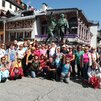 J. Popoludní v Chamonix, socha Balmata a Saussura, prví premožitelia Mont Blancu.