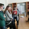 Konverzácia s francúzštinármi aj cez prestávku po besede.