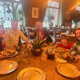 reštaurácia Axa; Elodie a Bertrans, Gerard a Katka Godálová